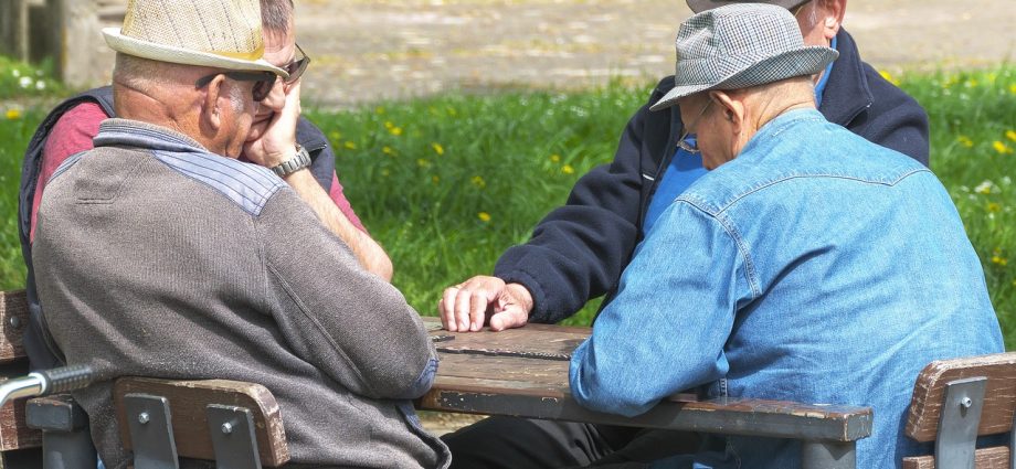 Co warto wiedzieć o pracy jako opiekunka osób starszych?